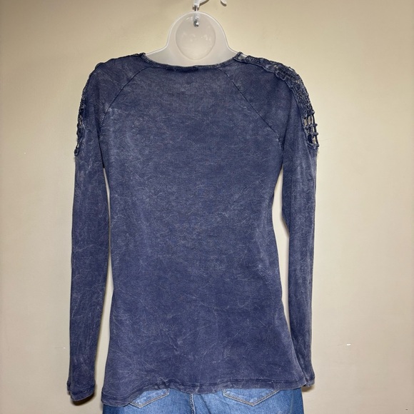 Cato Blue Stone Wash Long Sleeve Top Ribbed Crochet Detail Shoulders Rhinestones - Picture 4 of 15